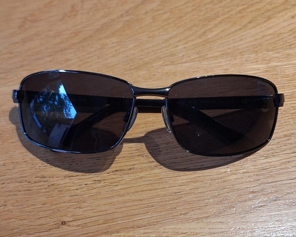 Zonnebril Polaroid, Enlèvement, Comme neuf, Noir, Lunettes de soleil