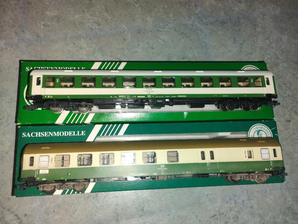 2 voitures UIC-Y 70 Sachssenmodelle Tillig PKP DR, Hobby & Loisirs créatifs, Trains miniatures | HO, Comme neuf, Wagon, Fleischmann