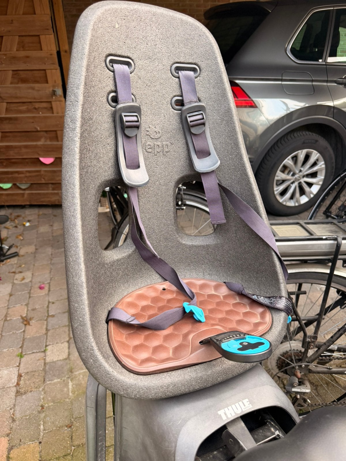 Thule Yepp Nexxt Maxi, Ophalen, Gebruikt, Achterzitje, Voetsteuntjes