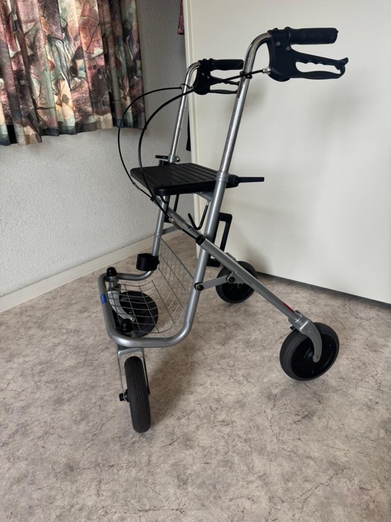 Te koop prima stevige rollator, Ophalen of Verzenden, Opvouwbaar, Zo goed als nieuw