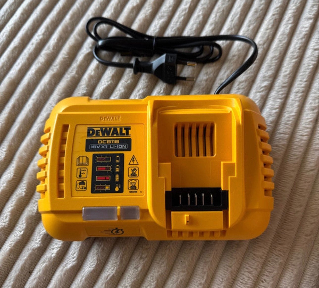 DeWalt snellader DCB118, nieuw!, Doe-het-zelf en Bouw, Gereedschap | Machine-onderdelen en Toebehoren, Nieuw, Ophalen