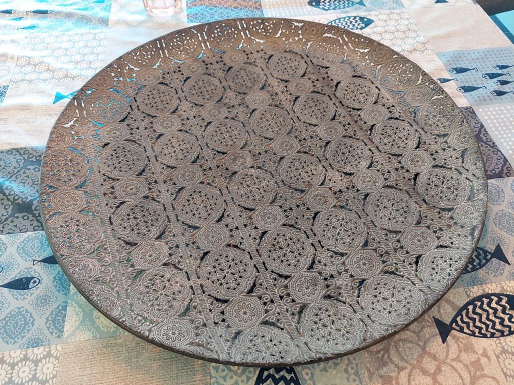 Decoratieve ijzeren schaal d 50cm, h 4cm, Ophalen