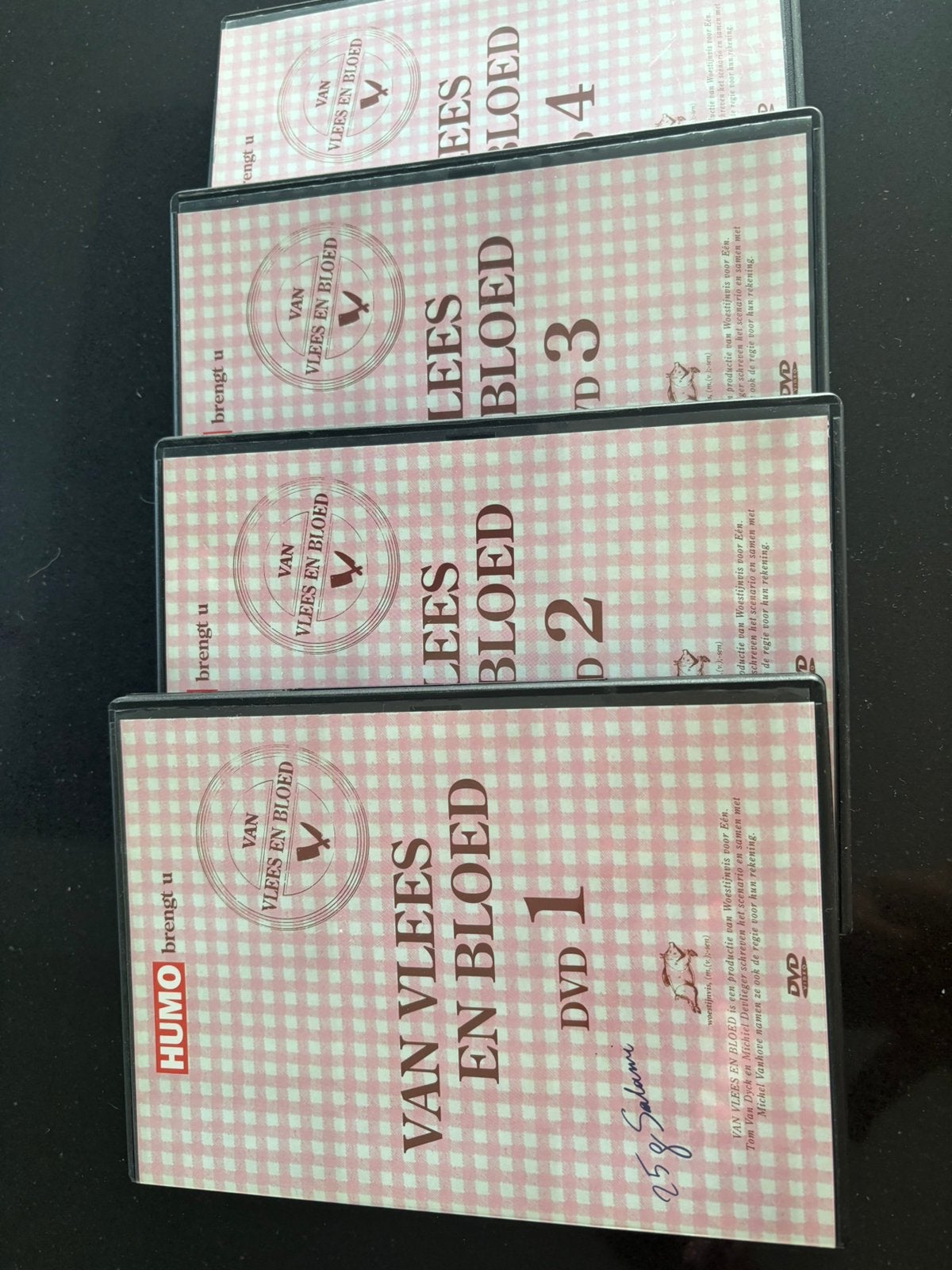 Dvd ganse serie VAN VLEES EN BLOED, Bijoux, Sacs & Beauté, Beauté | Soins du visage, Enlèvement, Comme neuf