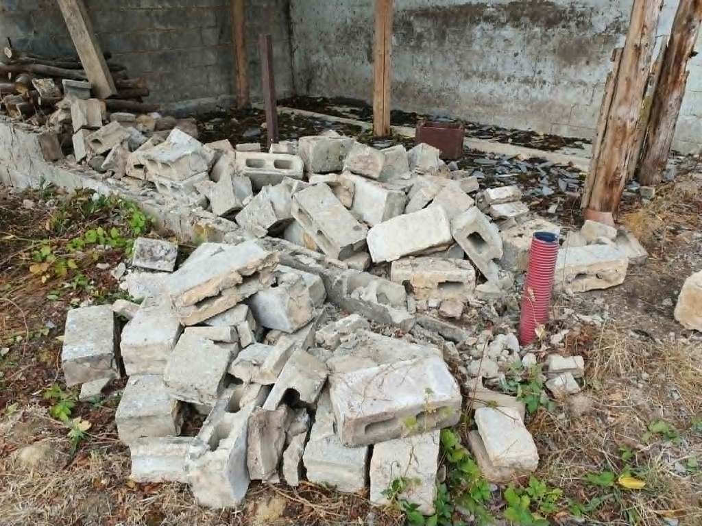 Prachtige dijk van betonblokken, Ophalen, Gebruikt