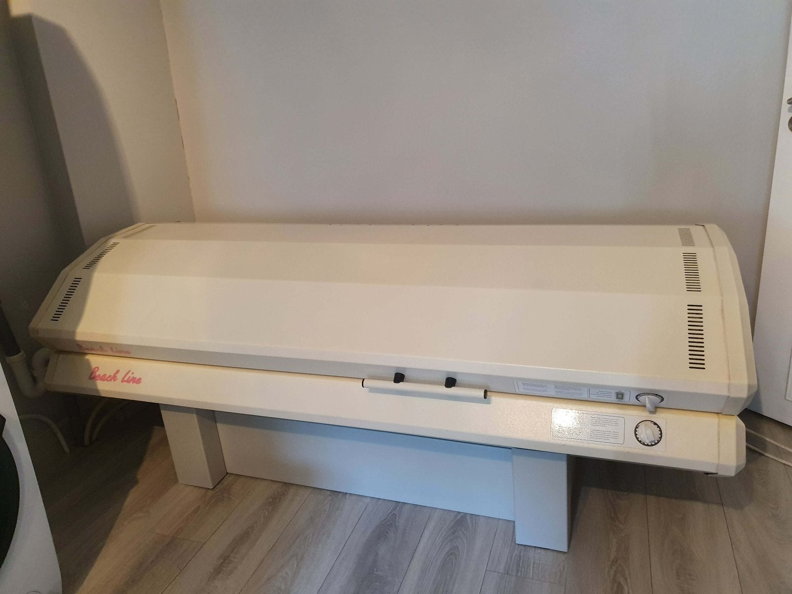 Banc solaire Beach Line, Electroménager, Solarium, Banc solaire & Bronzage facial, Enlèvement, Utilisé, Banc solaire double, 15 lampes ou plus