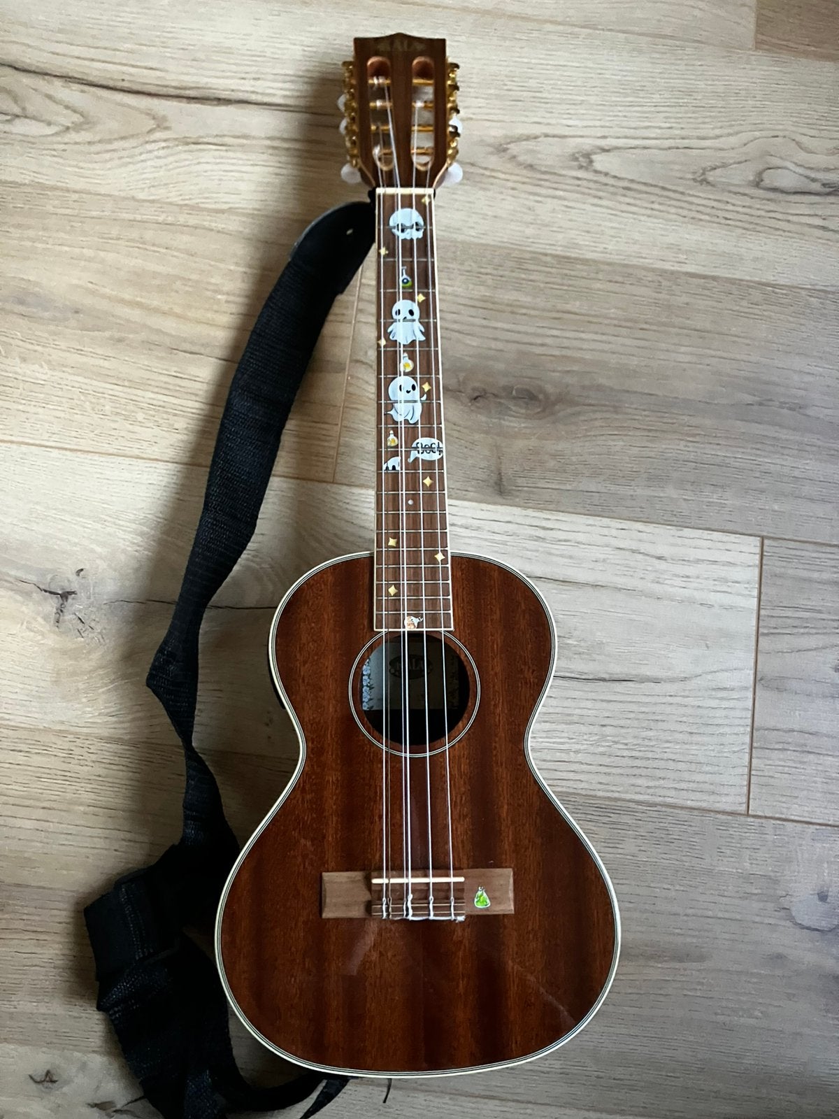 Kala KA-8E 8-string tenor ukulele mahonie, Muziek en Instrumenten, Ophalen of Verzenden, Zo goed als nieuw