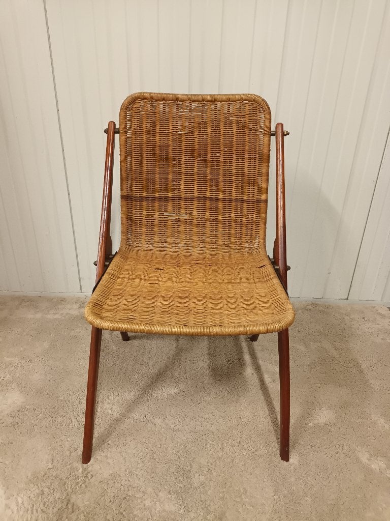 Chaise en teck et rotin du milieu du siècle, Enlèvement