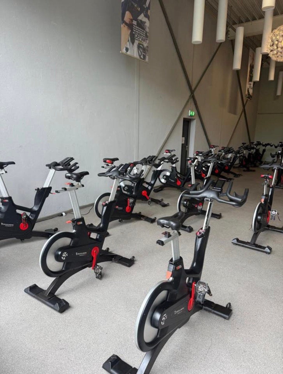 31 Tomahawk IC7 Spinningbikes / Spinning fietsen / Cycles, Enlèvement, Utilisé, Bras, Autres types