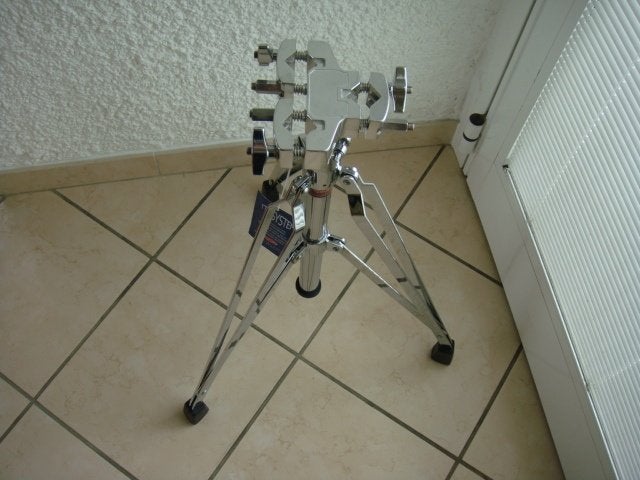 Pied / Support pour 3 bras. Marque: "Stagg HPD-1000"., Muziek en Instrumenten, Standaarden, Ophalen of Verzenden, Nieuw, Muziekstandaard