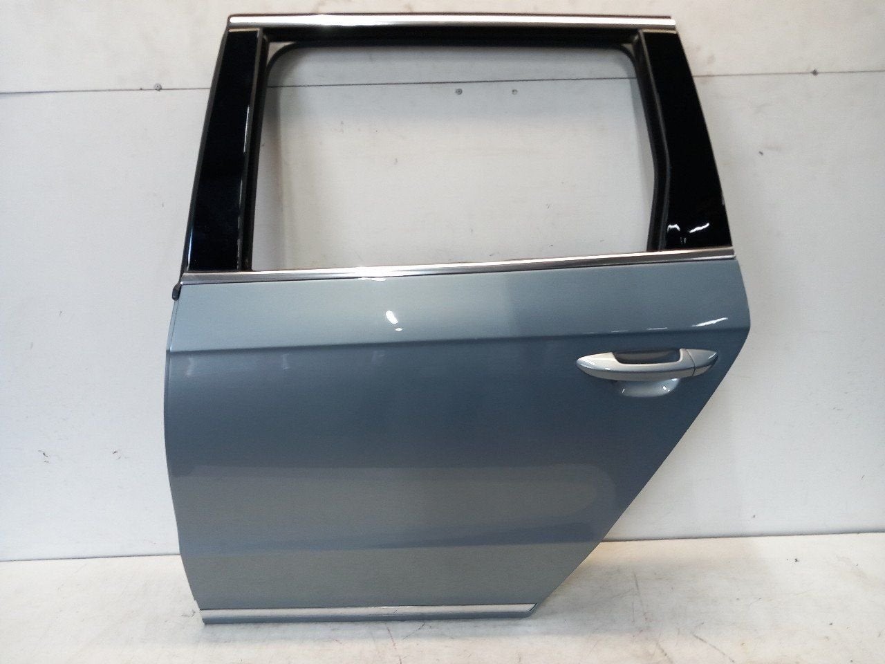 Portier links achter Volkswagen Passat, Onderdelen@venauto.nl, Van der Ven Autorecycling B.V., Gebruikt, Ettenseweg 76, 4706 PB Roosendaal, The Netherlands