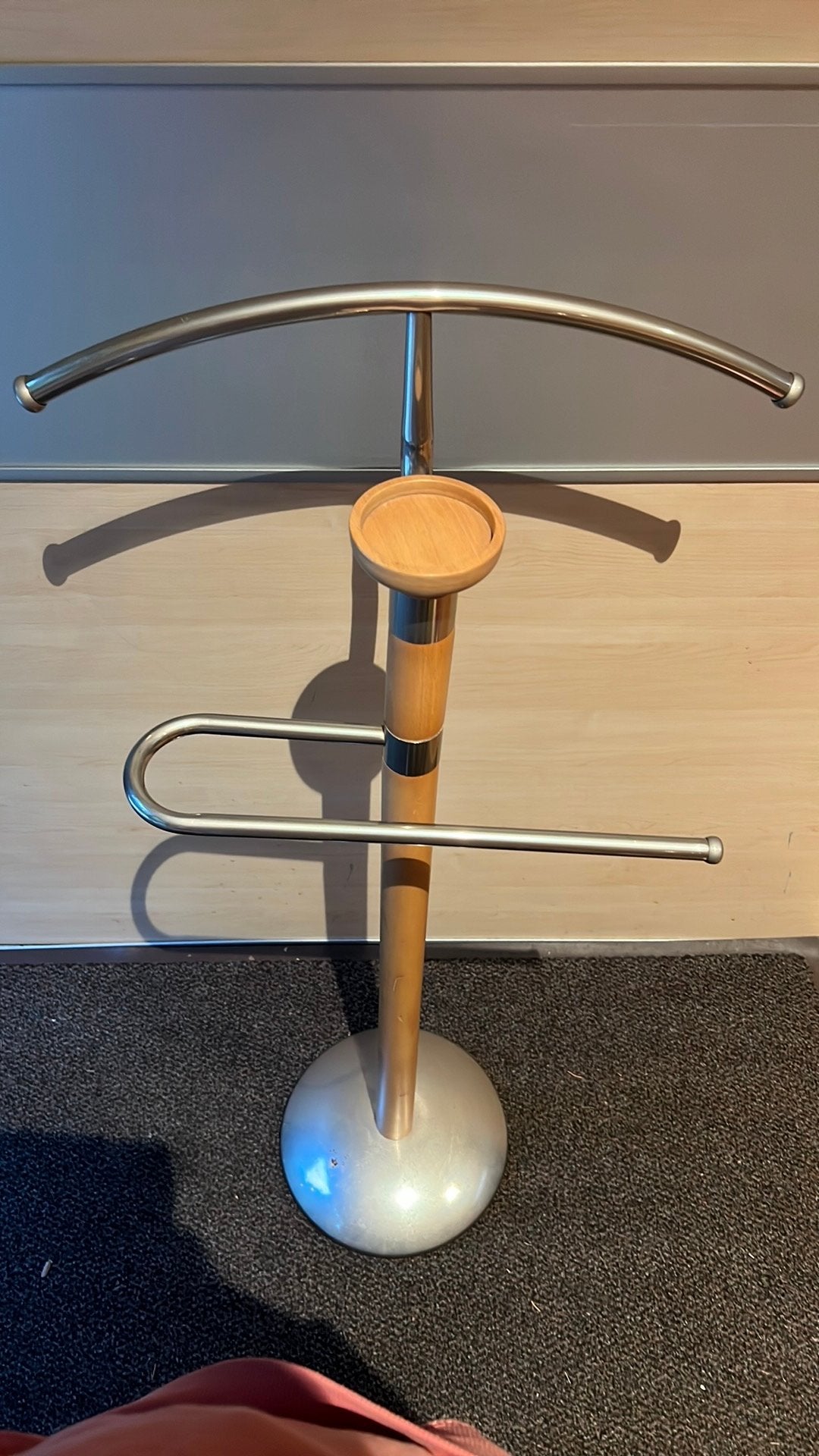 Stevige staander om kleding op te hangen., Huis en Inrichting, Ophalen, Zo goed als nieuw, Hout, Staande kapstok