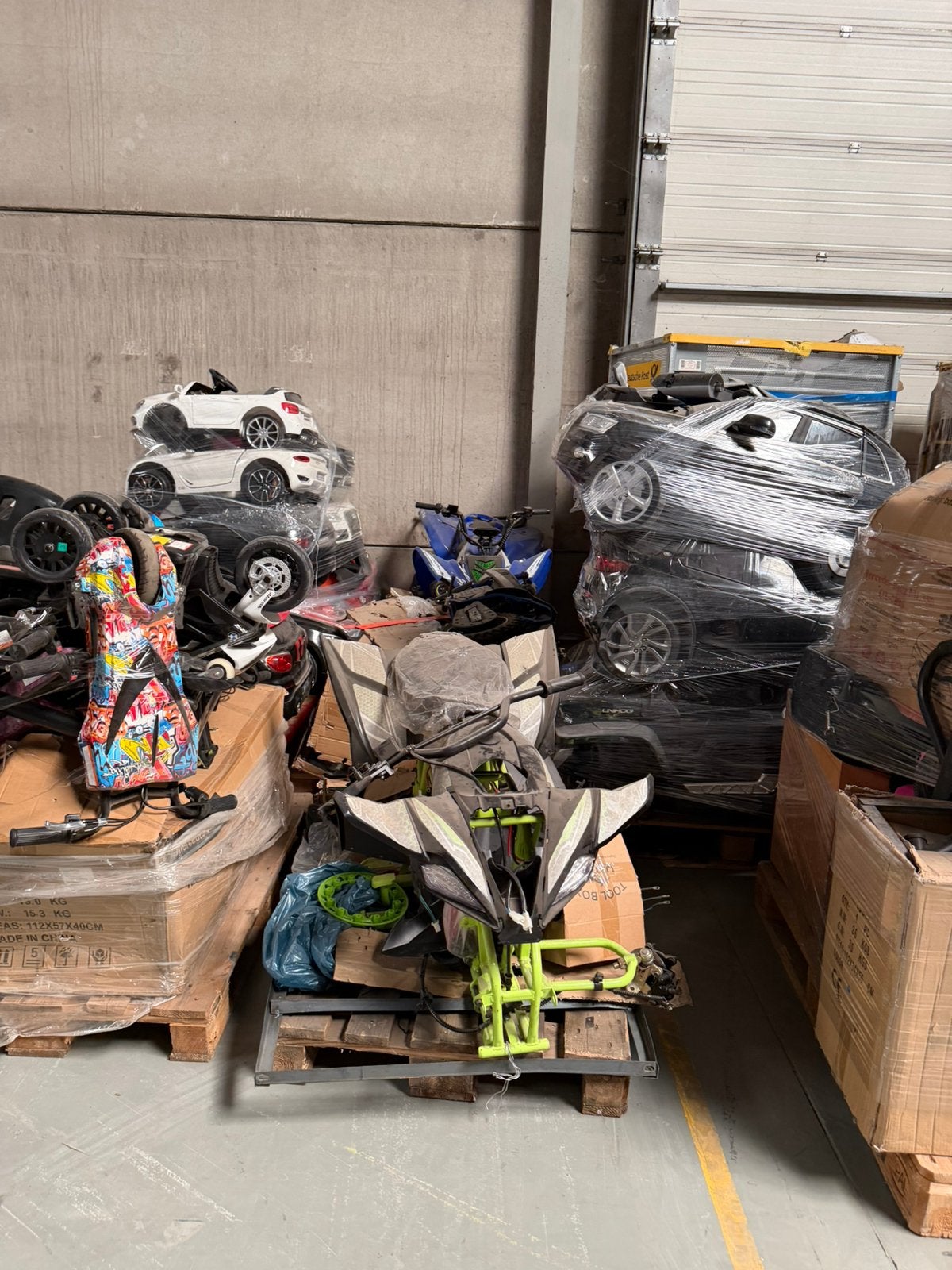 Partij 50+ kinderauto’s op accu (reparatie/kapotte+retouren, Kinderen en Baby's