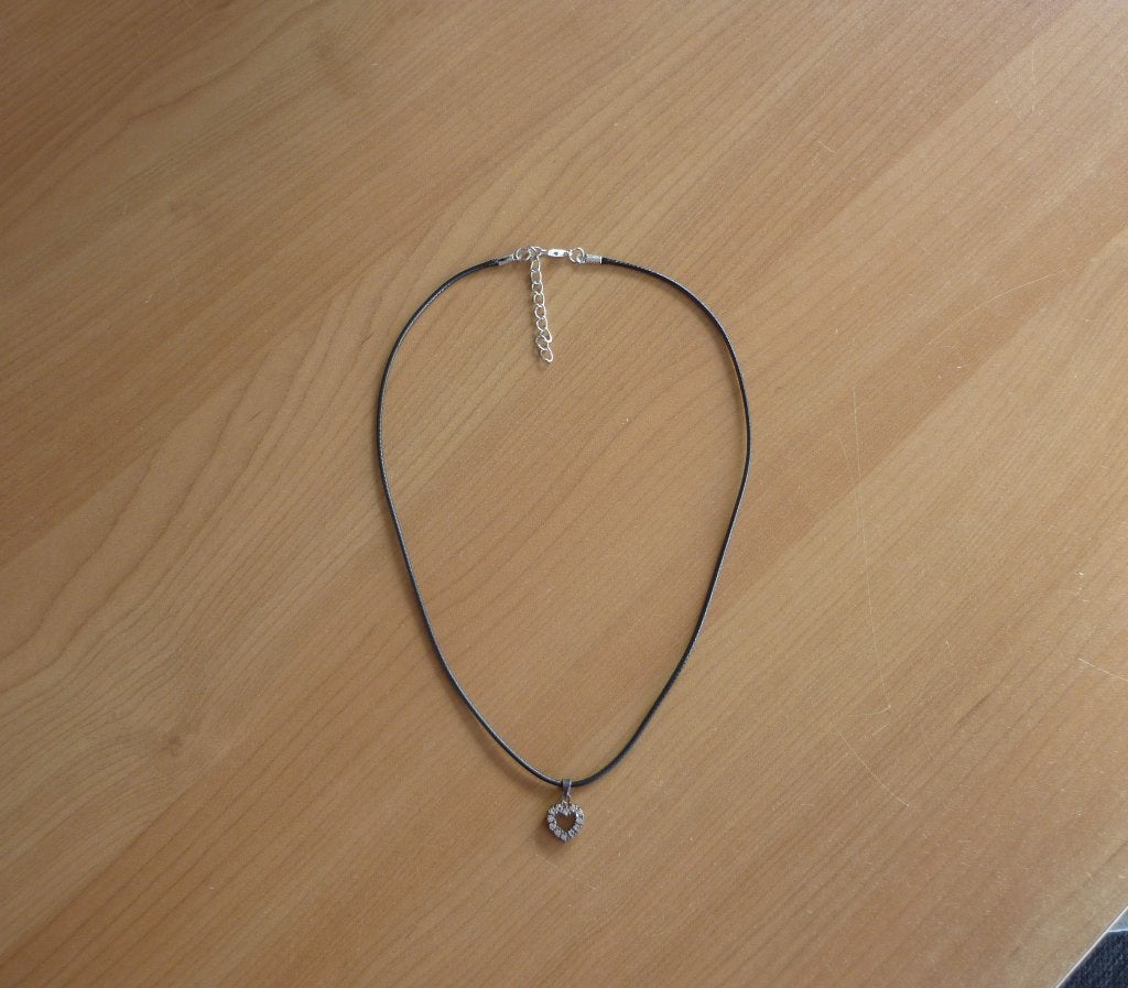 Zwarte touw ketting met zilveren hart strass hanger, Ophalen of Verzenden, Zilver, Zilver
