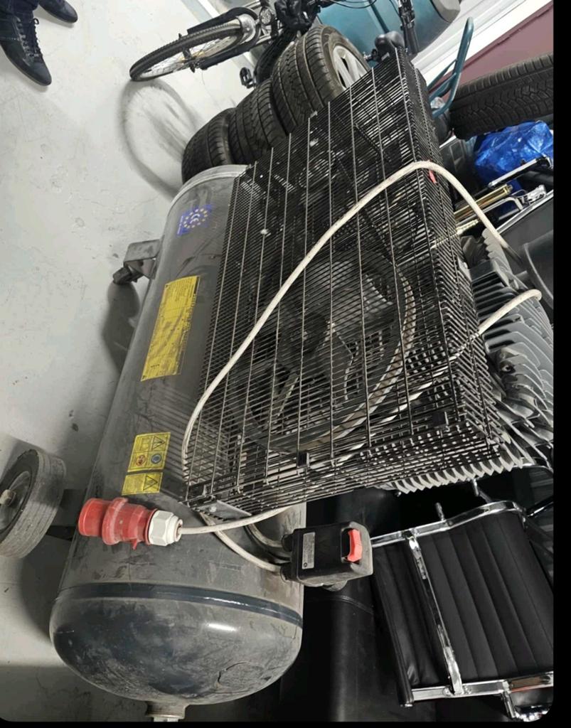 Compresseur d’air industriel CONTIMAC 7.5 HP, Bricolage & Construction, Enlèvement ou Envoi