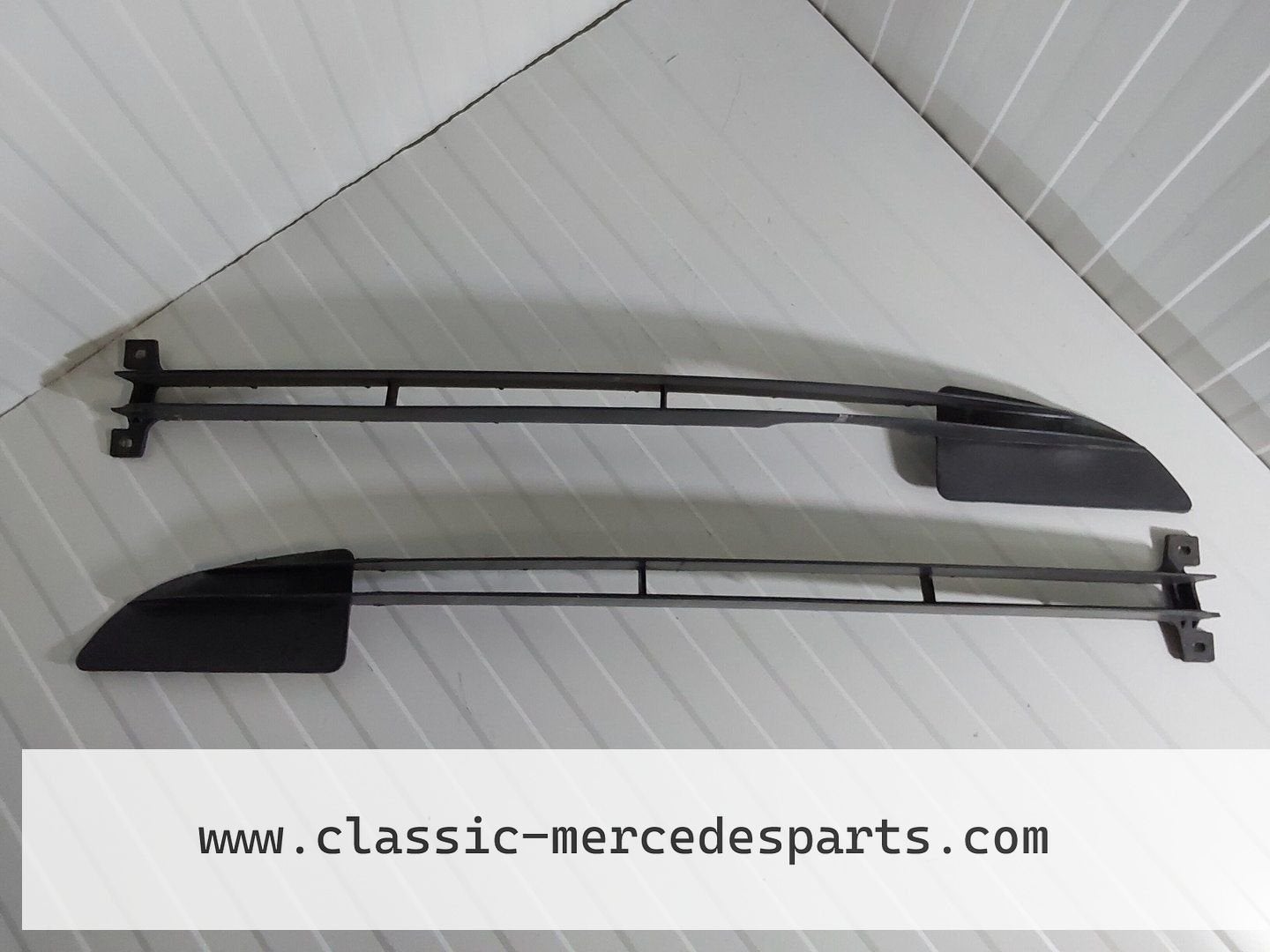 Bumperroosters / radiatorgrille Mercedes W123 Links en recht, Autos : Pièces & Accessoires, Utilisé, -, -, Enlèvement ou Envoi