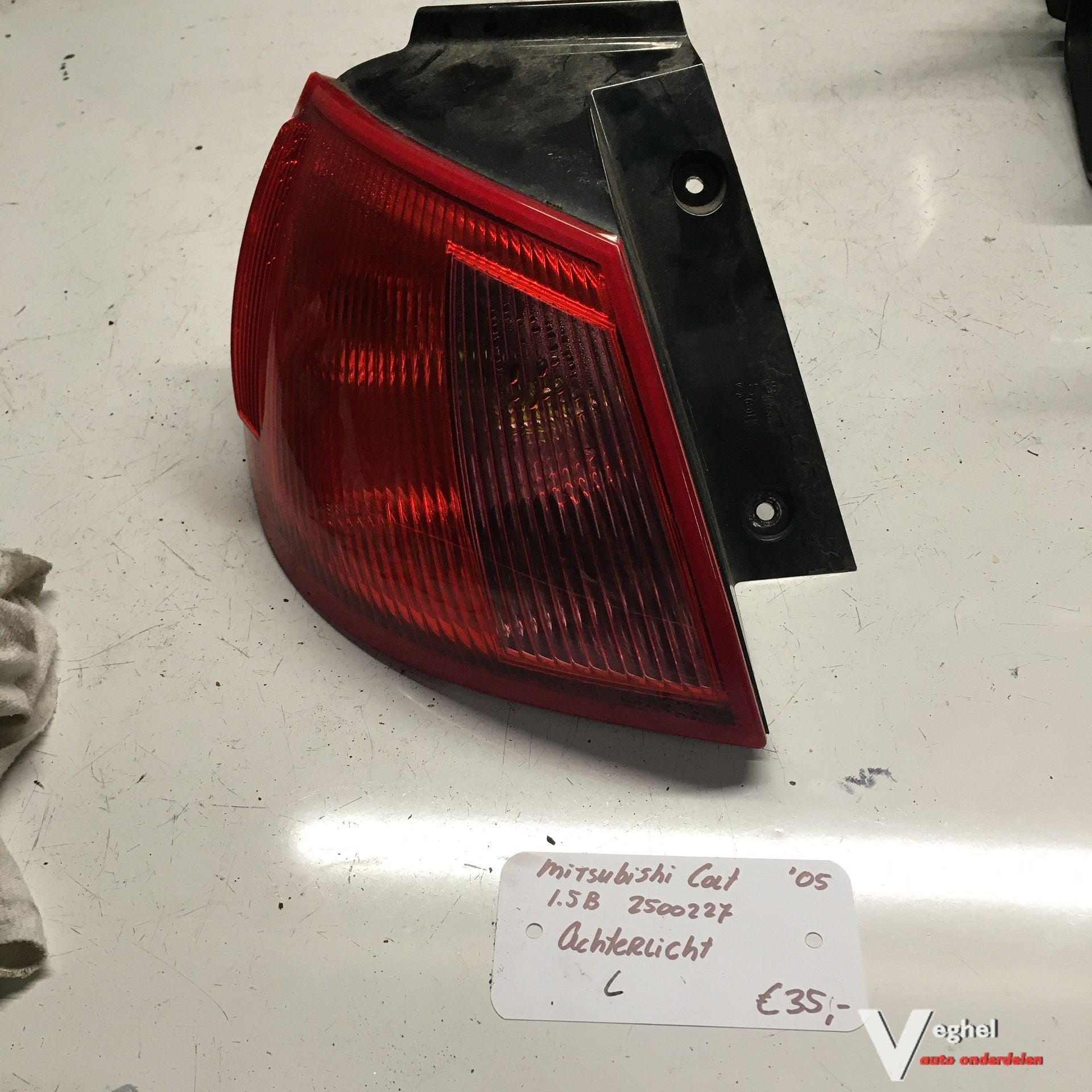 Mitsubishi Colt 1.5B   3drs  kleurcode: 01D 2005 2500227  Li, -, Utilisé, -, -