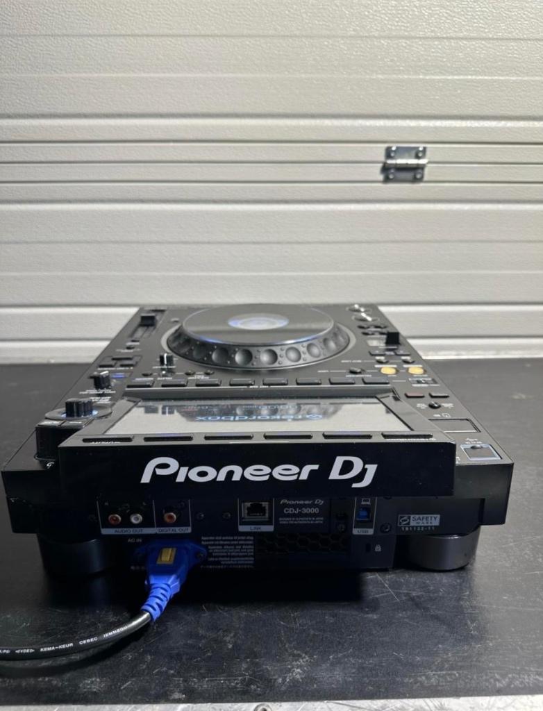 Pro AV-veiling audio, licht & geluid (5/04 - 12/04), Elektronische apparatuur, Ophalen, Gebruikt