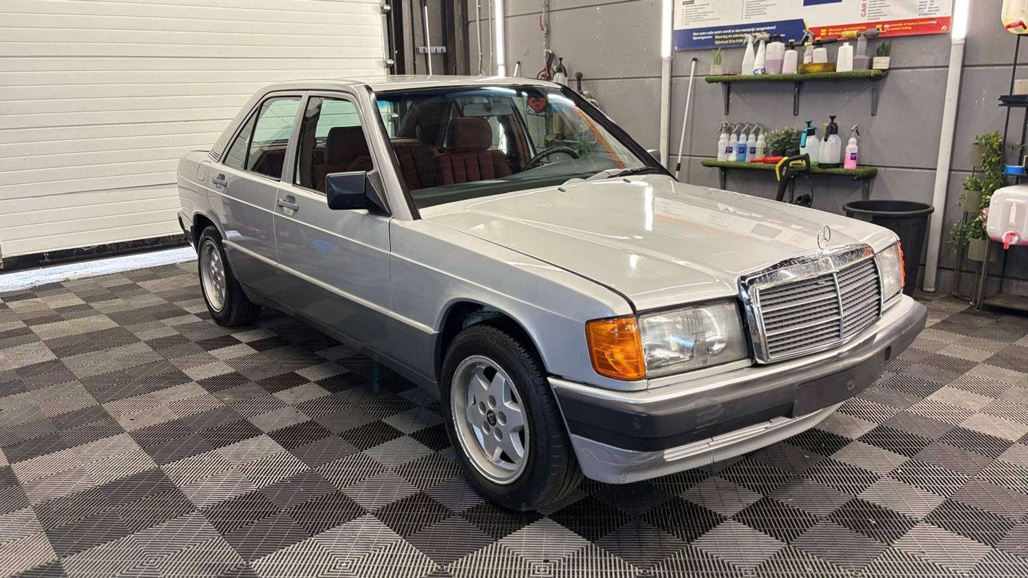 Mercedes-Benz 190 Benzine AUTOMATIQUE bj. 1988 178000km Oldt, https://public.car-pass.be/vhr/de6bdb84-69ce-4754-bf6c-7564e59ac09b
