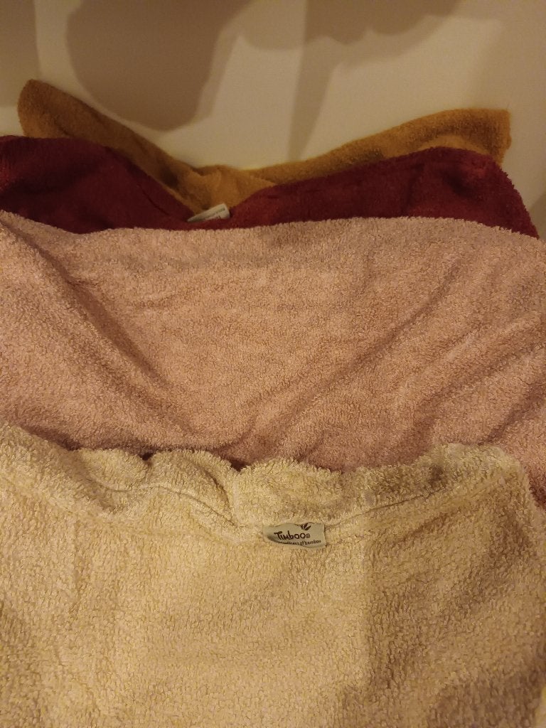 Verzorginskussen Quax (2 x)  met overtrekken Timboo (4x), Kinderen en Baby's, Badjes en Verzorging, Gebruikt, Aankleedkussen, Overige merken