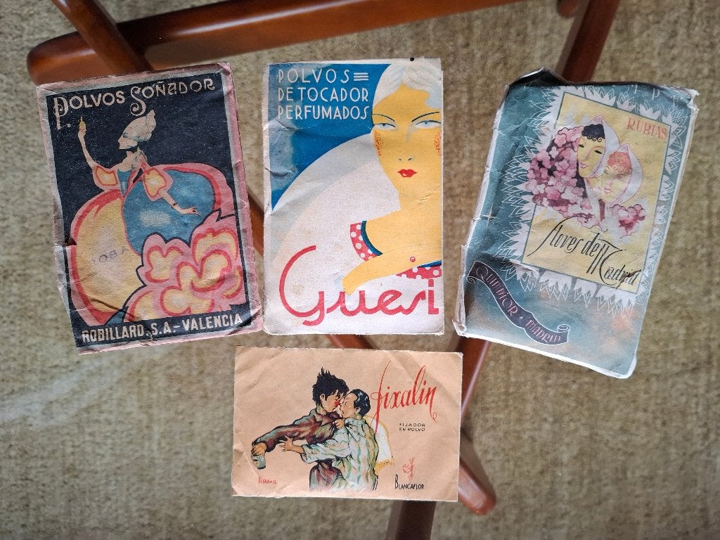 4 sacs en papier vintage de poudre cosmétique avec contenu, Enlèvement ou Envoi