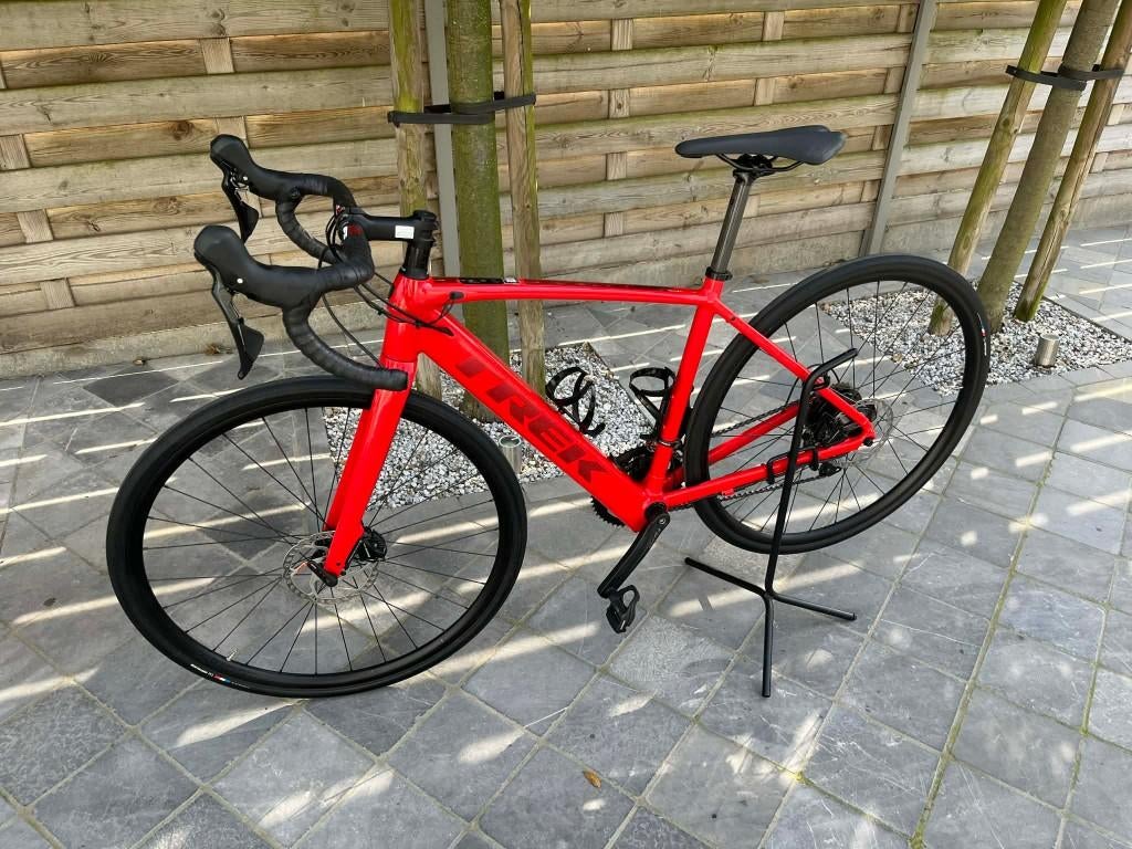 TREK DOMANE + al 5 E-bike*3/2023**slechts 249km**als nieuw**, Fietsen en Brommers, 10 tot 15 versnellingen, Aluminium, 49 tot 53 cm