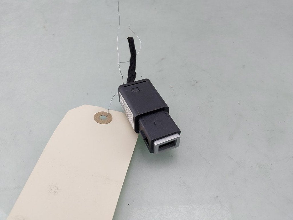 PORT AUX/USB Peugeot 208 II (UB / UH / UP) (01-2019/-), Dhr. J. Ham, Administratie@autoham.nl, Utilisé, Peugeot