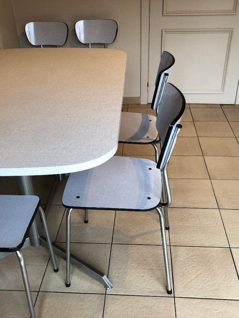 Stevig tafel met afgeronde hoeken, Enlèvement