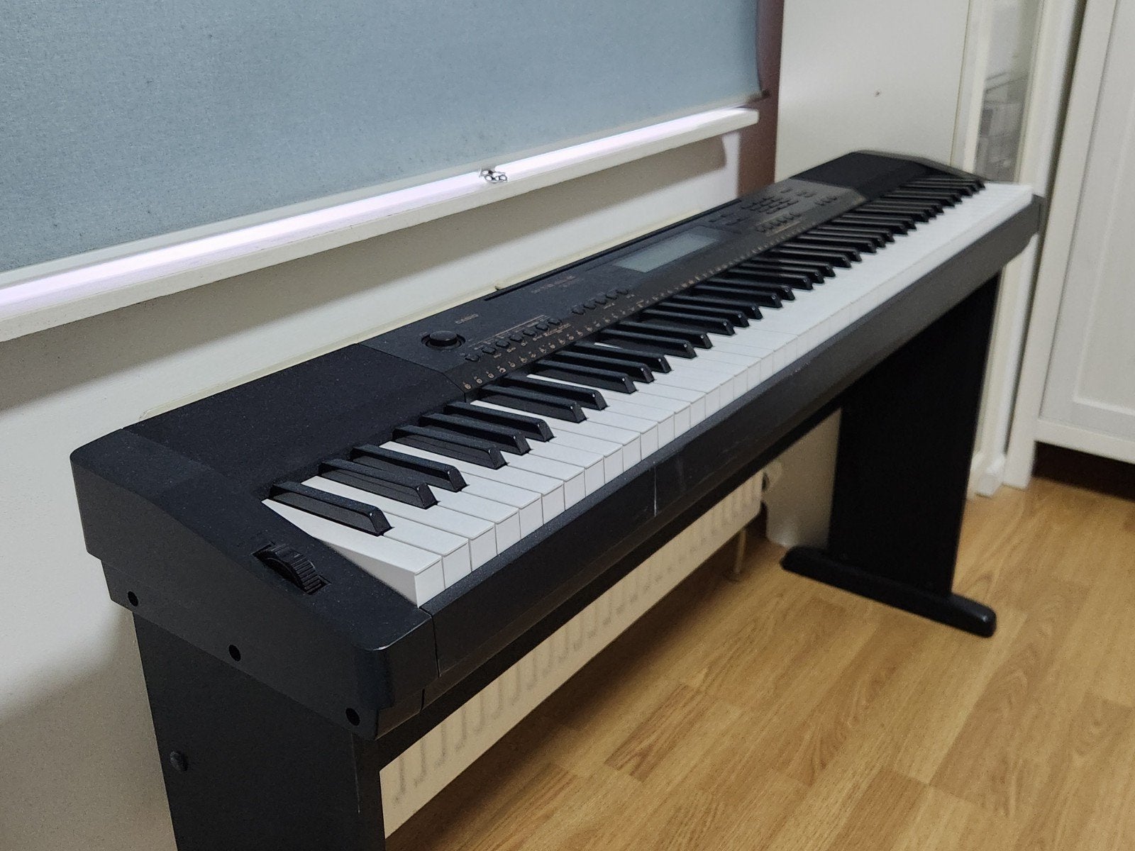 Clavier 7 octaves tel qu'un piano à queue
Pianiste 1:1 à par, Enlèvement, Piano, Digital