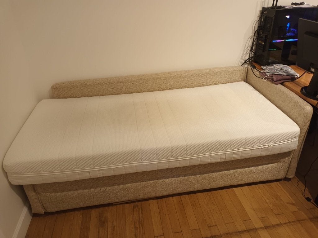 Lit pour une persone, Beige, Une personne, Enlèvement, Utilisé