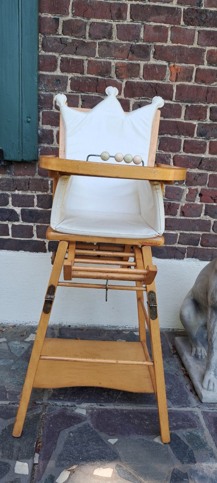Ancienne chaise pour bébé, Enlèvement