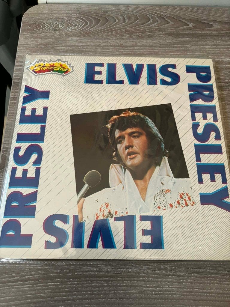 Elvis lp, Elvis Golden records met een klaphoes en mooi boek, Cd's en Dvd's, Vinyl | Rock, Gebruikt, Inclusief binnenhoes, Ophalen of Verzenden