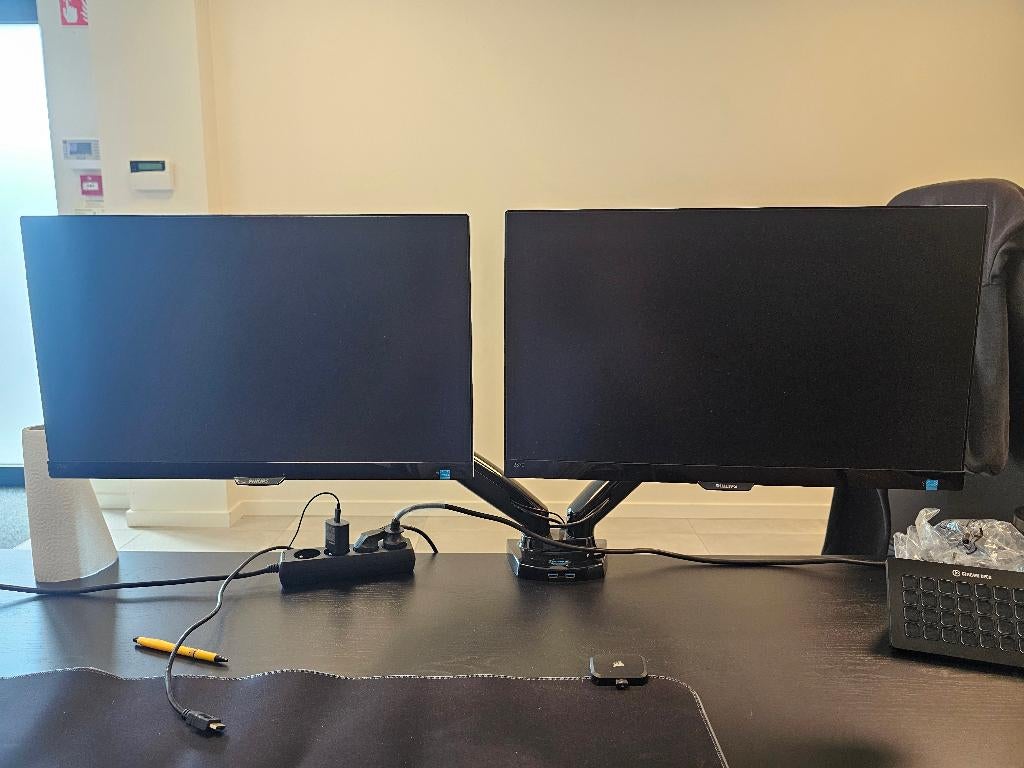 dual 23inch philips IPS monitors op hydraulische arm, Computers en Software, Monitoren, Ophalen, Draaibaar, HDMI, IPS