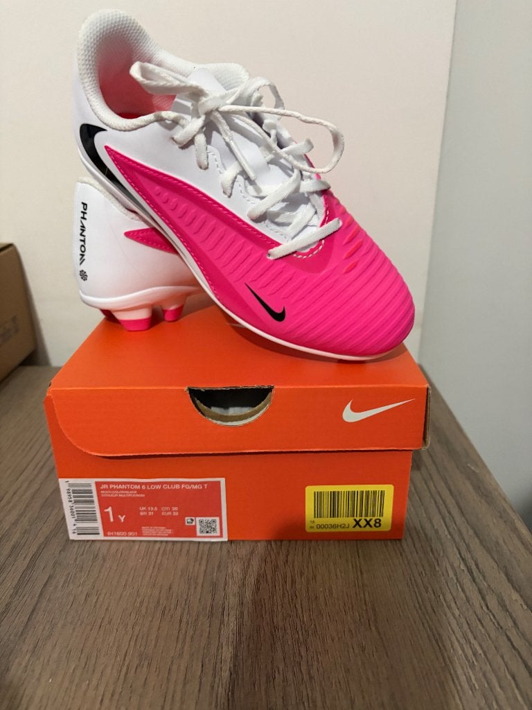 Voetbalschoenen, Sport en Fitness, Voetbal, Maat XS of kleiner, Schoenen, Nieuw, Ophalen of Verzenden