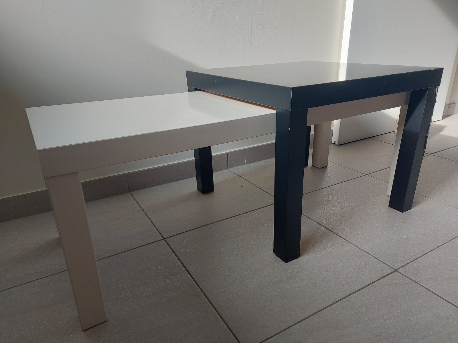 Set van 2 ikea tafels, Enlèvement, Utilisé