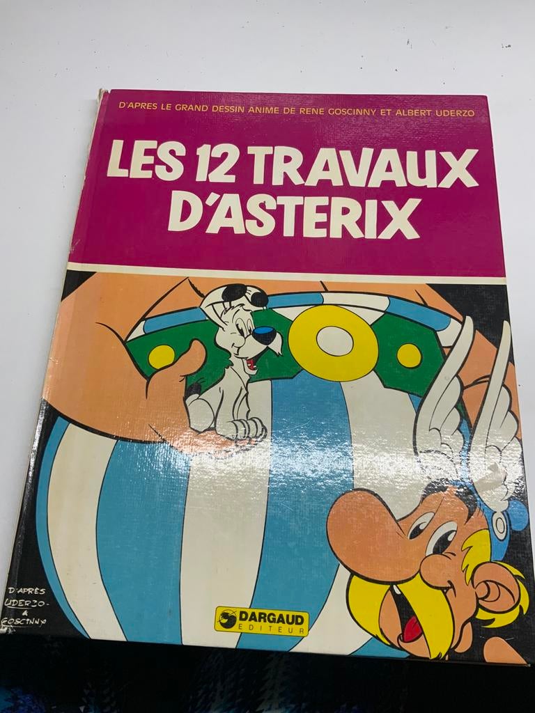 ASTERIX EDITIONORIGINALE1976DARGAUD GEÏLLUSTREERD NA DE FILM, Boeken, Eén stripboek, Ophalen of Verzenden, Gelezen