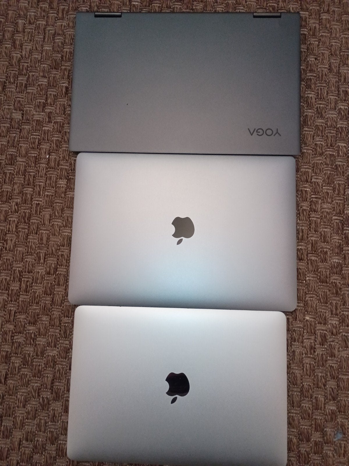 Lot van 3 defecte laptops (2x MacBook & 1x Lenovo Yoga) - Vo, Ophalen, Onbekend, MacBook, Onbekend