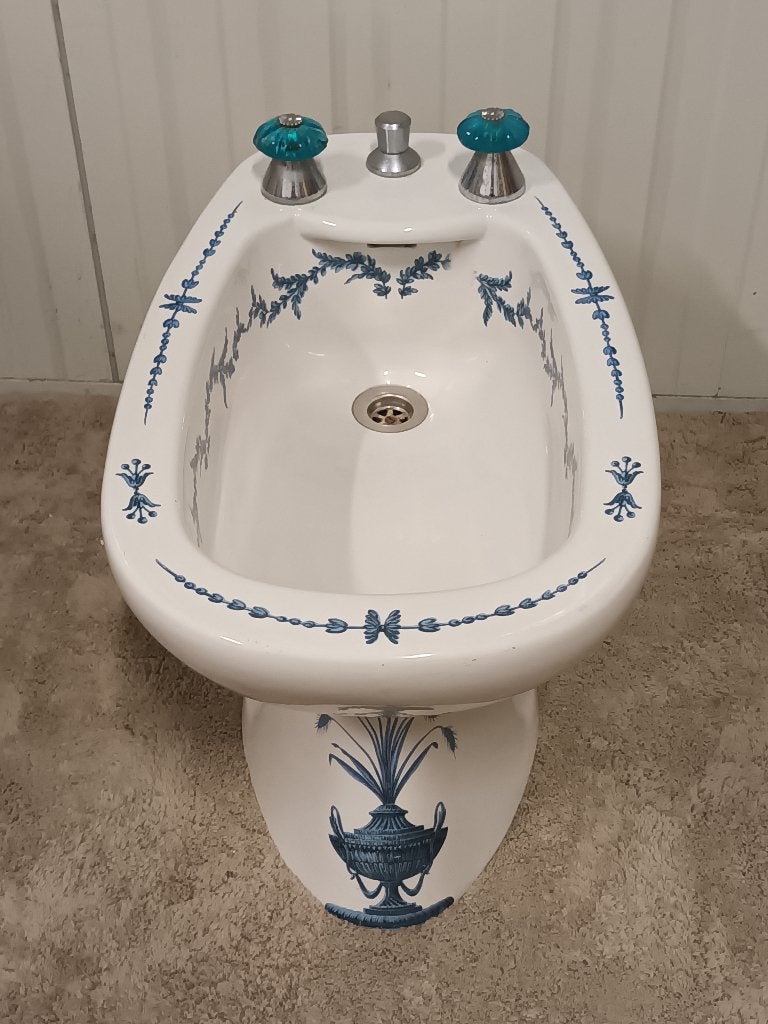 Antieke bidet, Ophalen