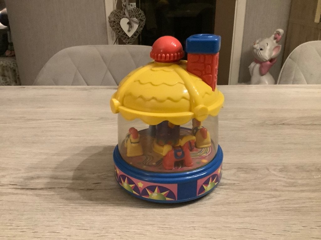 Plastic vintage speelgoed paardemolen (Muziek) (27 cm), Ophalen of Verzenden, Gebruikt, Overige typen, Met geluid