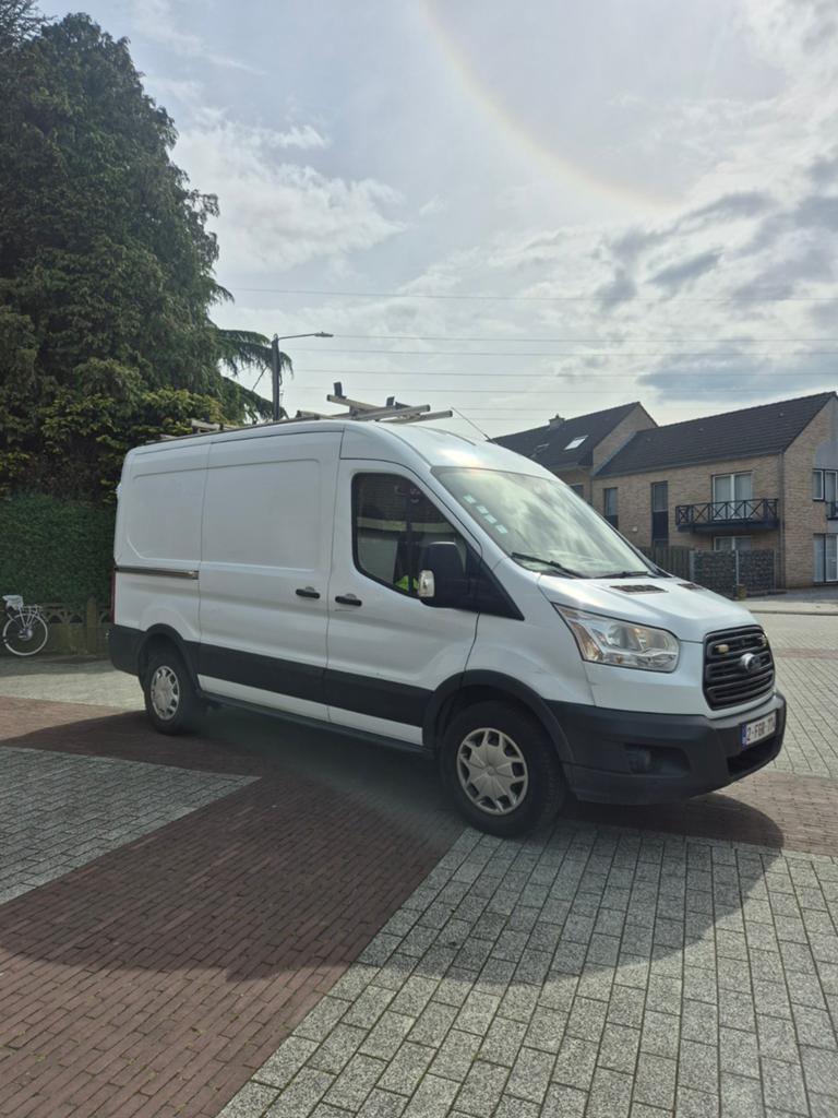 Ford transit euro 6 L2H2 in goede staat, Auto's, Bestelwagens en Lichte vracht, Voorwielaandrijving, Stof, 1995 cc, Wit