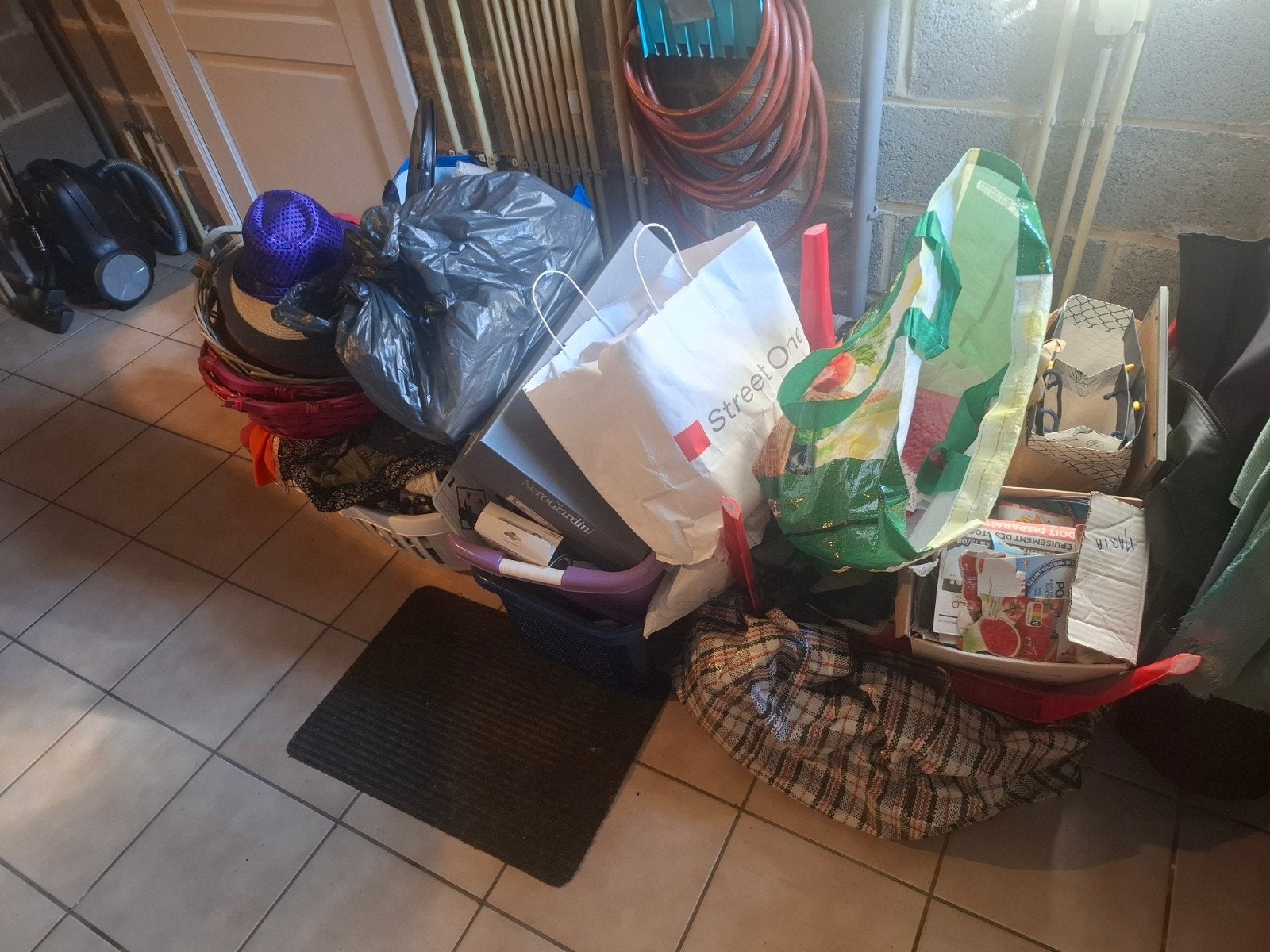 lot pour brocante, Divers, Enlèvement