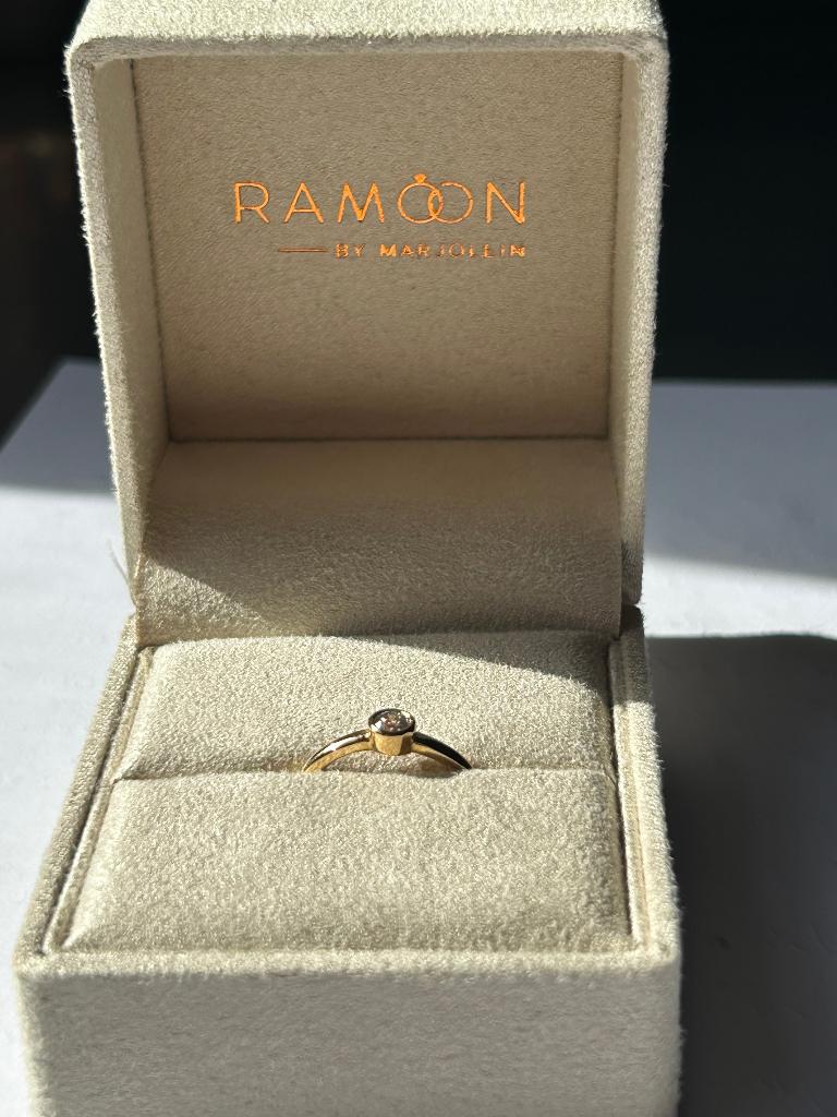 Geelgouden verlovingsring  RAMOON - Louise 0,22ct diamant, Bijoux, Sacs & Beauté, Bagues, Neuf, Or, Or, Enlèvement