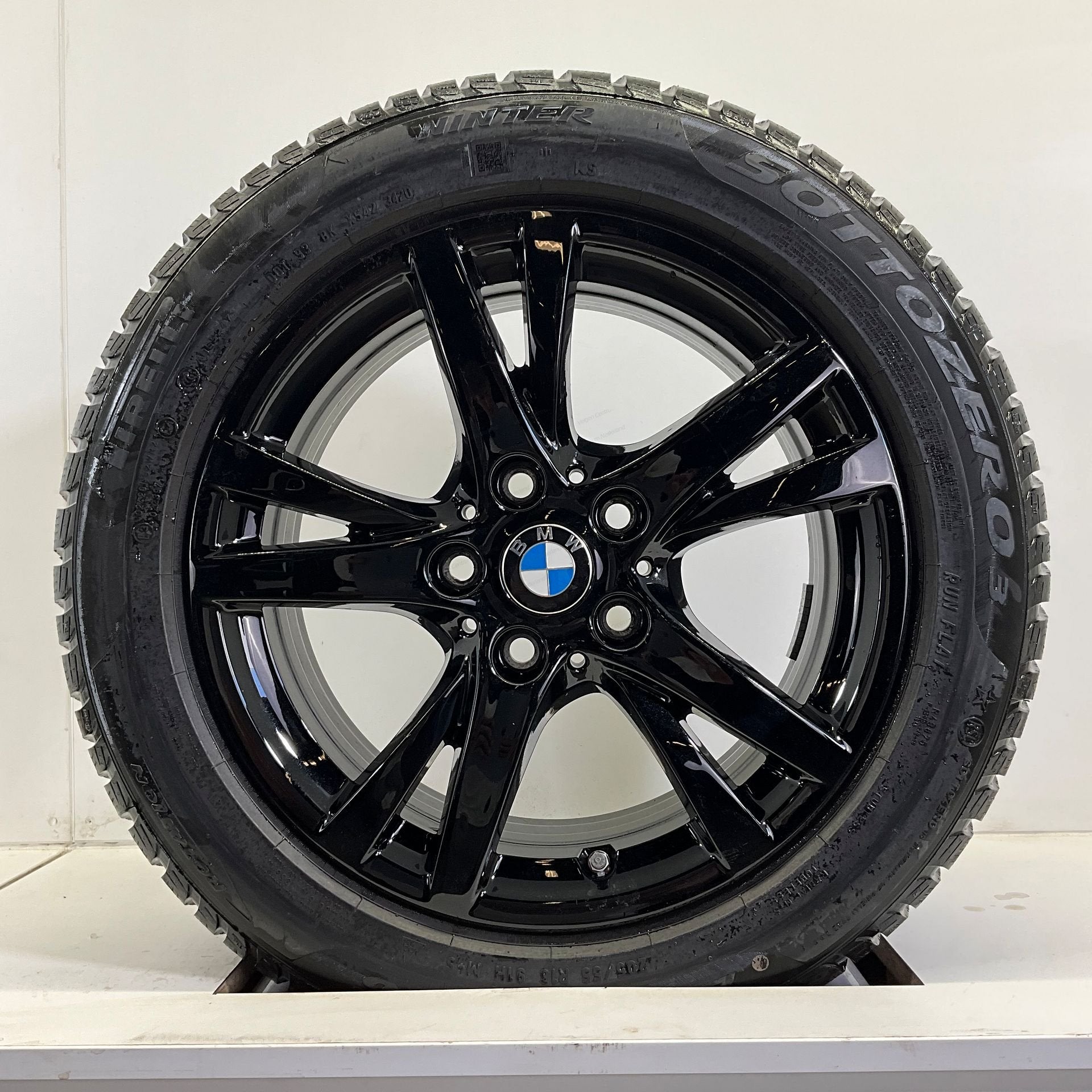 BMW 1 SERIE F40 2 SERIE F44 SET VELGEN + WINTERBANDEN 16 INC, Auto-onderdelen, Banden en Velgen, Gebruikt, -, Banden en Velgen