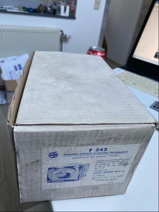 Verlichting - PIAGGIO Sfera 50 - Koplamp F242, Fietsen en Brommers, Brommeronderdelen | Scooters, Nieuw, Piaggio, Koplamp, Ophalen of Verzenden