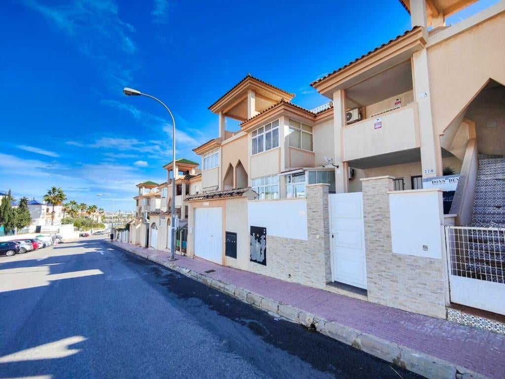 Appartement à l'étage avec une terrasse /Torrevieja, Immo, Étranger, Torrevieja, Appartement, 50 m², 1 pièces
