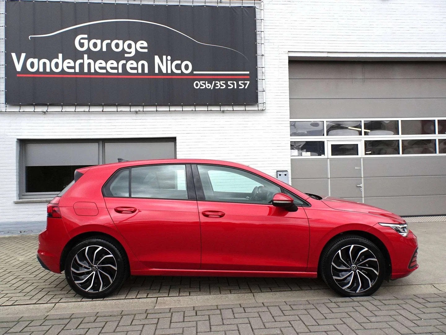 Volkswagen Golf VIII 1.5TSi Life VIRTUAL,CAMERA,CARPLAY,ADAP, Autos, Rouge, Achat, https://public.car-pass.be/vhr/4b544449-fe96-4511-b153-632b6d870f61