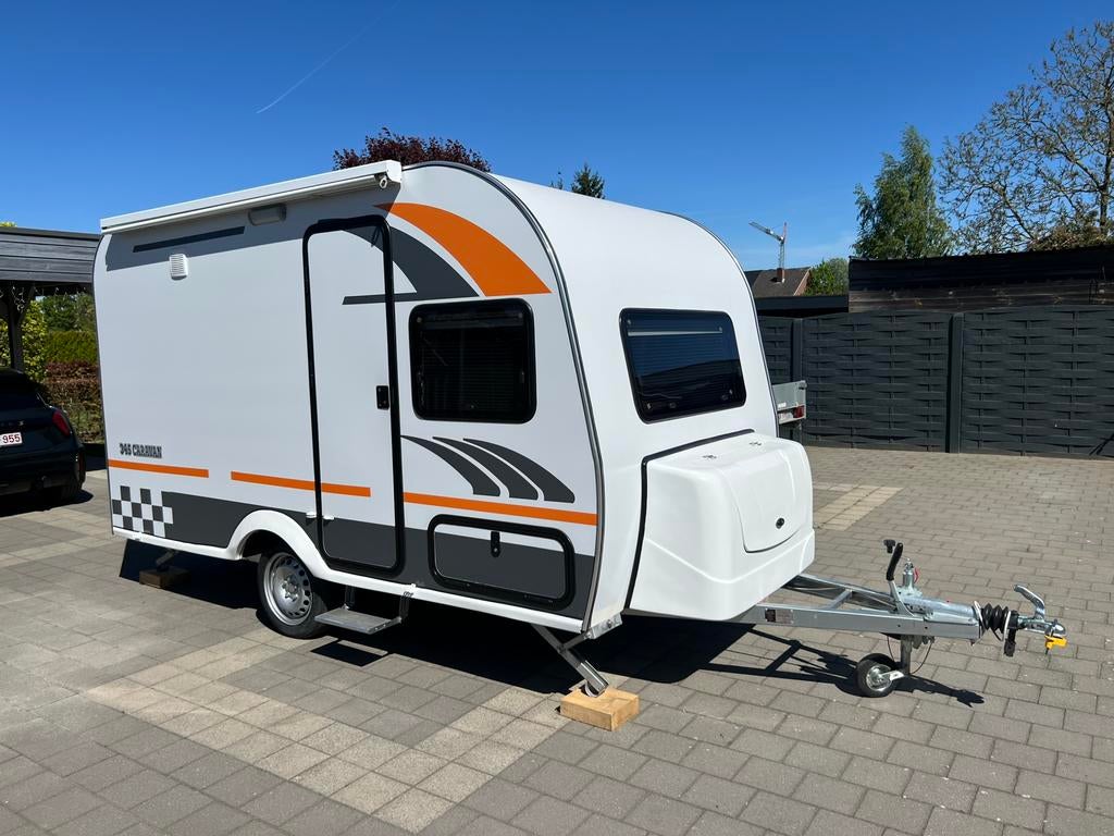 345 CARAVAN 2025 • NIEUW • 650 KG • RIJBEWIJS B, Caravans en Kamperen, Caravans, Kachel, Treinzit, Particulier, 500 - 750 kg