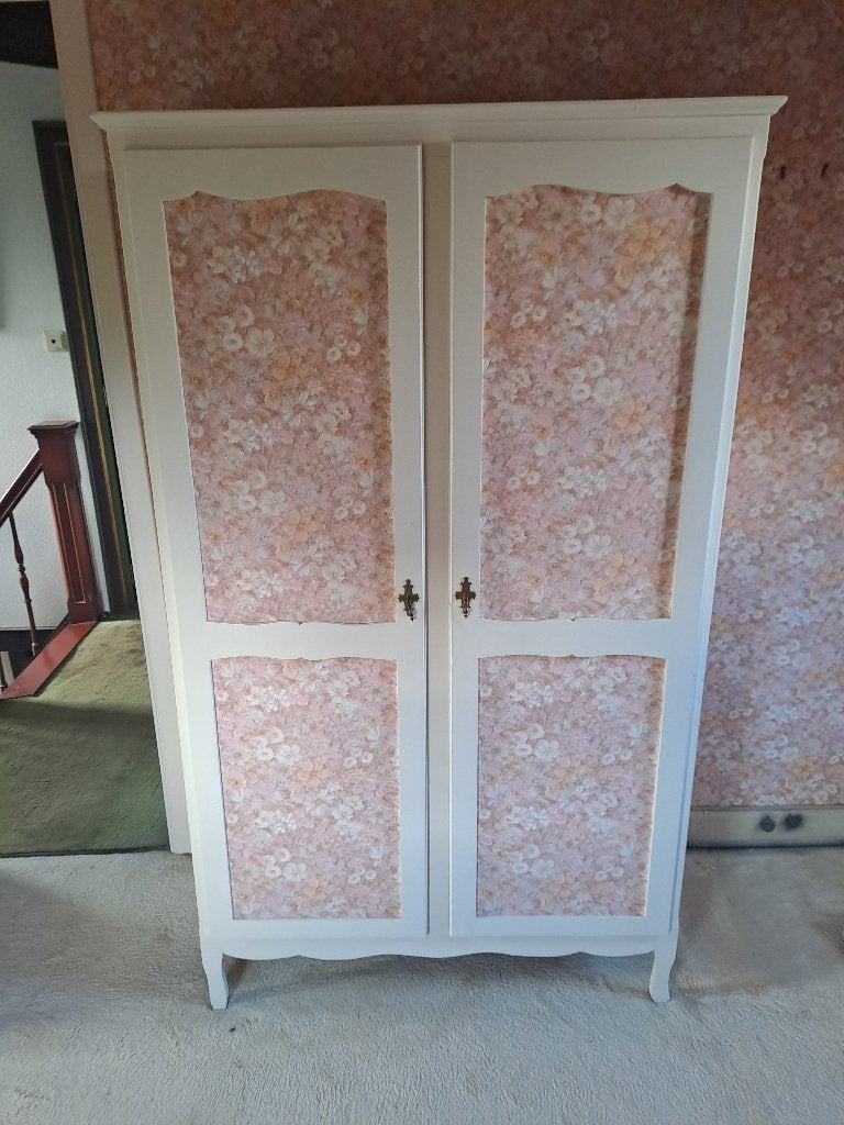 Charmante vintage kleerkast met bloemenbehang, Utilisé, 50 à 100 cm, Avec porte(s), 50 à 75 cm