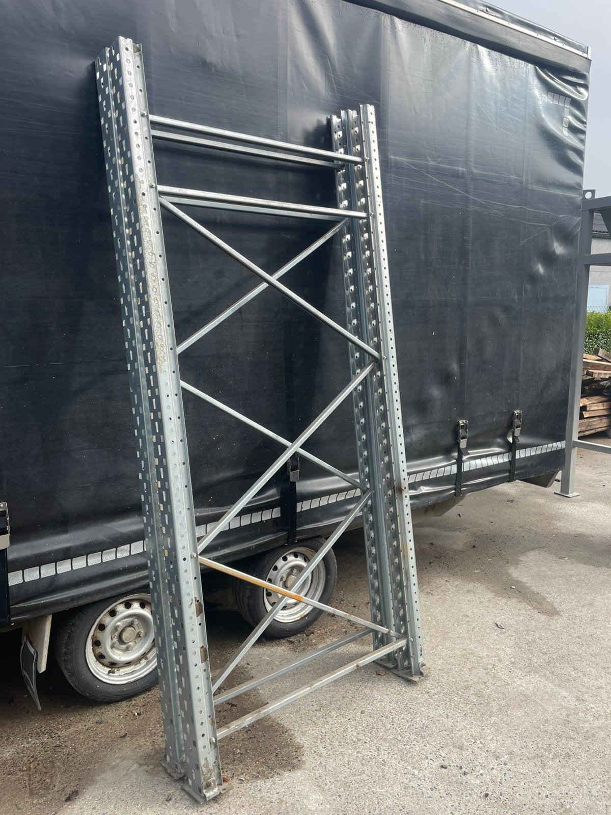 Palletstelling ladders (2x), Ophalen