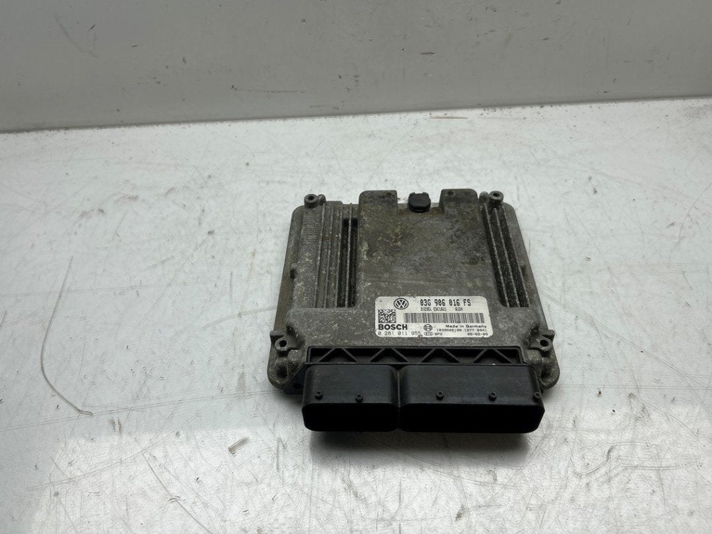 CALCULATEUR MOTEUR ECU Volkswagen Golf V (1K1), Robert Bosch AG, Volkswagen, Utilisé, Robert-Bosch-Allee 1
74232  Abstatt, DE