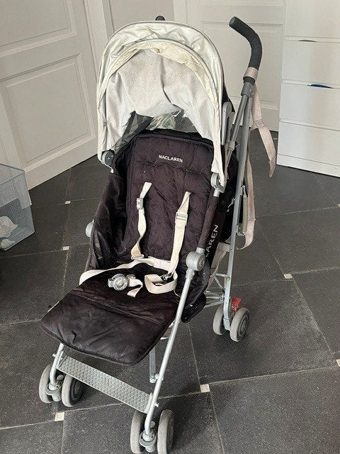 Poussette Mclaren noire, Enfants & Bébés, Enlèvement, Utilisé, Poussette, Autres marques